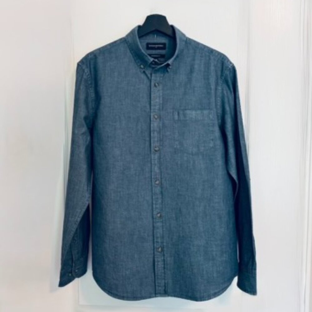 Banana Republic Untucked Slim Fit Medium Chambray EUC